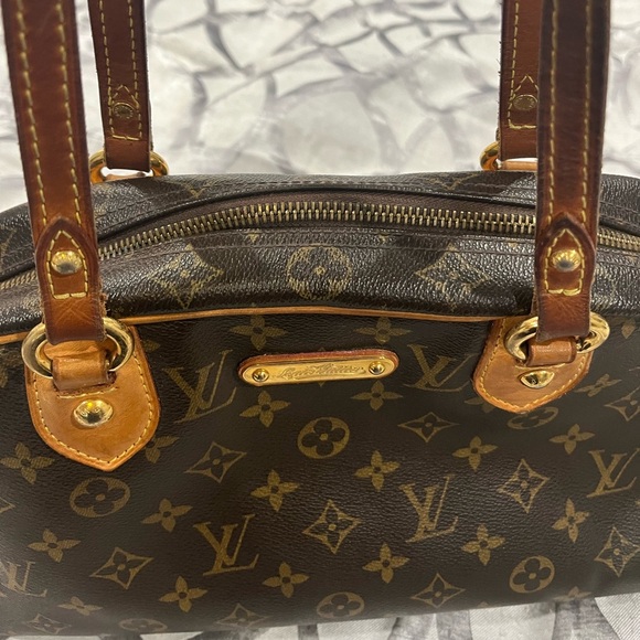 ***Authentic Louis Vuitton purse***good condition - Picture 2 of 15